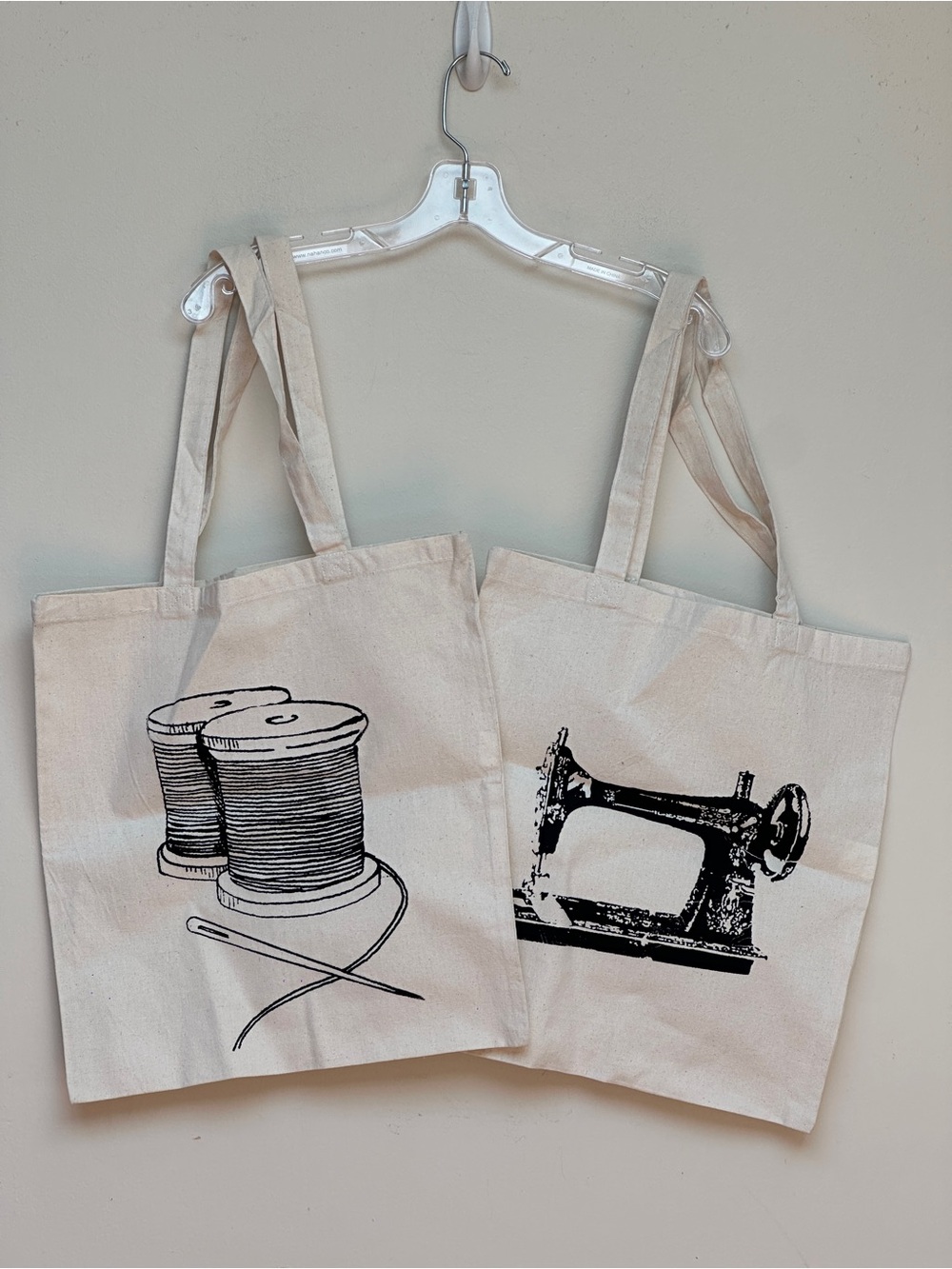 Set of 4 Sewing Theme Canvas Tote‎ Bags Vintage Sewing Machine & Thread Spool
